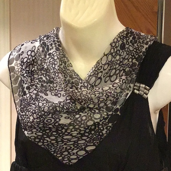 Black and white silk Square scarf - Picture 3 of 3
